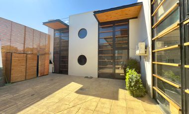 Se arrienda local comercial centrico en Portal Argomedo, 3 baños, Chacabuco con Argomedo, Curicó