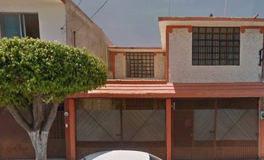 Venta de Casa, Lucio Marmolejo, Zona de Oro, Celaya, Guanajuato! D S