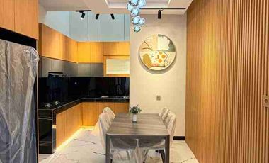RUMAH MEWAH KONTEMPORER MODERN 2 LANTAI FULL FURNISHED VIEW SAWAH DI DALAM PERUMAHAN BATURETNO