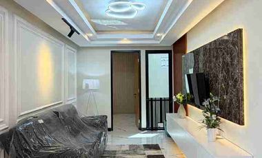 RUMAH MEWAH KONTEMPORER MODERN 2 LANTAI FULL FURNISHED VIEW SAWAH DI DALAM PERUMAHAN BATURETNO