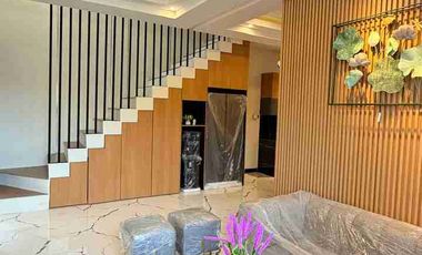 RUMAH MEWAH KONTEMPORER MODERN 2 LANTAI FULL FURNISHED VIEW SAWAH DI DALAM PERUMAHAN BATURETNO