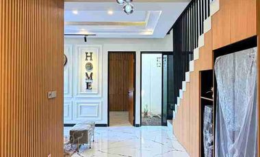 RUMAH MEWAH KONTEMPORER MODERN 2 LANTAI FULL FURNISHED VIEW SAWAH DI DALAM PERUMAHAN BATURETNO