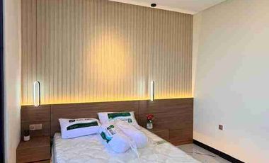 RUMAH MEWAH KONTEMPORER MODERN 2 LANTAI FULL FURNISHED VIEW SAWAH DI DALAM PERUMAHAN BATURETNO