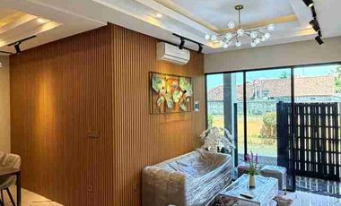 RUMAH MEWAH KONTEMPORER MODERN 2 LANTAI FULL FURNISHED VIEW SAWAH DI DALAM PERUMAHAN BATURETNO