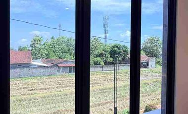 RUMAH MEWAH KONTEMPORER MODERN 2 LANTAI FULL FURNISHED VIEW SAWAH DI DALAM PERUMAHAN BATURETNO