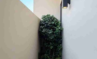 RUMAH MEWAH KONTEMPORER MODERN 2 LANTAI FULL FURNISHED VIEW SAWAH DI DALAM PERUMAHAN BATURETNO