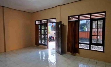 kontrakan pinggir jalan 3 kamar tidur
