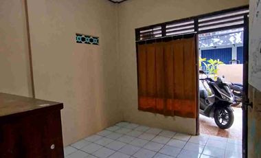 kontrakan pinggir jalan 3 kamar tidur