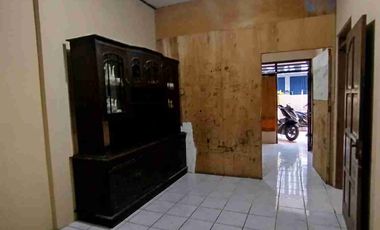 kontrakan pinggir jalan 3 kamar tidur