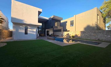 SE RENTA CASA RESIDENCIA DE LUJO CON ALBERCA