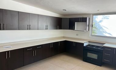 RENTA CASA EN VILLA ENCANTADA IDEAL PARA OFICINAS, ESCUELAS O HABITAR