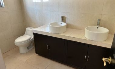 RENTA CASA EN VILLA ENCANTADA IDEAL PARA OFICINAS, ESCUELAS O HABITAR