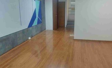 Oficina en Arriendo en Edificio Carrera, Av. Brasil, 2 Niveles, Excelente Ubicación!!