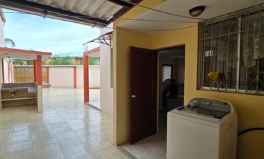 Casa Esquinera 200m² 4 Dormitorios Oportunidad $ 158 K Norte de Guayaquil Sector Parque Samanes