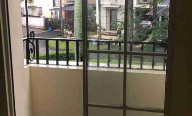 Disewa Murah Rumah Dekat Akses Tol Carport 2 di Cluster Spain Lippo Karawaci Utara