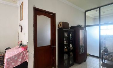 Jual cepat rumah SHM di Jemur Andayani, HOOK,  bagus untuk usaha