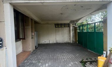 Jual cepat rumah SHM di Jemur Andayani, HOOK,  bagus untuk usaha