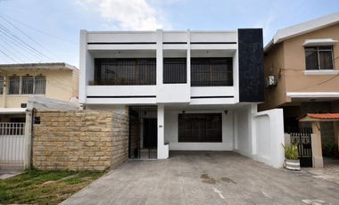 Casa de alquiler en la Urbanización Entre Ríos, Samborondón, 5 dormitorios.