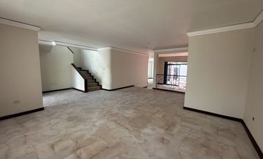 Casa de alquiler en la Urbanización Entre Ríos, Samborondón, 5 dormitorios.