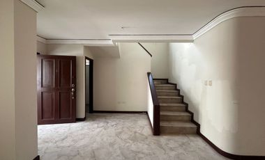 Casa de alquiler en la Urbanización Entre Ríos, Samborondón, 5 dormitorios.