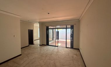 Casa de alquiler en la Urbanización Entre Ríos, Samborondón, 5 dormitorios.