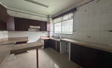 Casa de alquiler en la Urbanización Entre Ríos, Samborondón, 5 dormitorios.