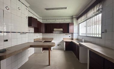 Casa de alquiler en la Urbanización Entre Ríos, Samborondón, 5 dormitorios.