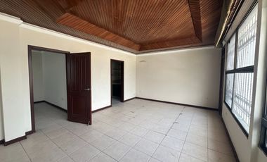 Casa de alquiler en la Urbanización Entre Ríos, Samborondón, 5 dormitorios.