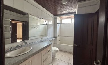 Casa de alquiler en la Urbanización Entre Ríos, Samborondón, 5 dormitorios.