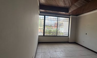 Casa de alquiler en la Urbanización Entre Ríos, Samborondón, 5 dormitorios.