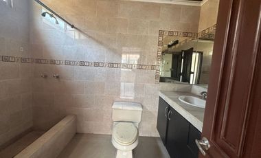 Casa de alquiler en la Urbanización Entre Ríos, Samborondón, 5 dormitorios.