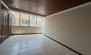 Casa de alquiler en la Urbanización Entre Ríos, Samborondón, 5 dormitorios.