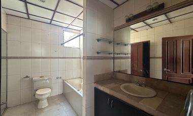 Casa de alquiler en la Urbanización Entre Ríos, Samborondón, 5 dormitorios.