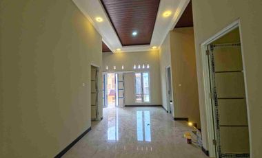 rumah mewah 2lantai dekat solo lokasi baturan,akses strategis