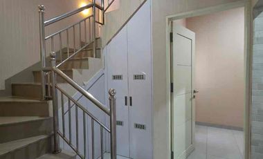 Rumah 2,5 Tingkat Siap Huni Full Furnish di Perumahan 𝗛𝗔𝗟𝗧𝗢𝗡 𝗣𝗟𝗔𝗖𝗘, Jl. Menteng VII - Panglima Denai