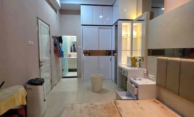 Rumah 2,5 Tingkat Siap Huni Full Furnish di Perumahan 𝗛𝗔𝗟𝗧𝗢𝗡 𝗣𝗟𝗔𝗖𝗘, Jl. Menteng VII - Panglima Denai
