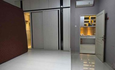 Rumah 2,5 Tingkat Siap Huni Full Furnish di Perumahan 𝗛𝗔𝗟𝗧𝗢𝗡 𝗣𝗟𝗔𝗖𝗘, Jl. Menteng VII - Panglima Denai
