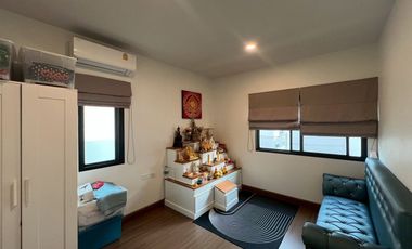 Beautifully Decorated Corner Unit | For Sale: Grand Britania Wongwaen-Ramintra