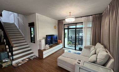 Beautifully Decorated Corner Unit | For Sale: Grand Britania Wongwaen-Ramintra