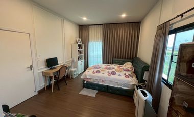 Beautifully Decorated Corner Unit | For Sale: Grand Britania Wongwaen-Ramintra