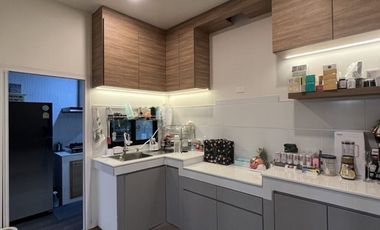 Beautifully Decorated Corner Unit | For Sale: Grand Britania Wongwaen-Ramintra