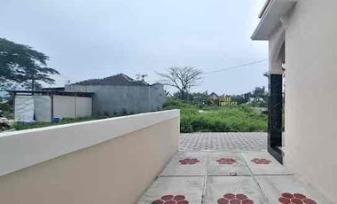 RUMAH 2 LANTAI, SIAP HUNI, 5 MENIT KE KIDS FUN PARK DI BANGUNTAPAN