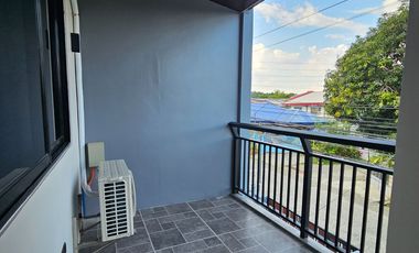 HomeSuite Luxe Davao - Brand New! Modern Luxe 2BR Townhouse Beside Savemore - 1carport-balcony