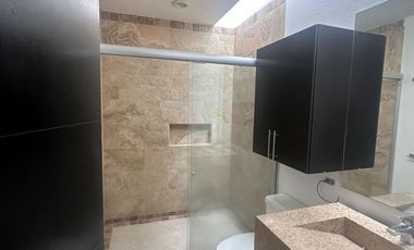 Amplia y bonita casa en renta en coto privado en Bosque Monarca Altozano