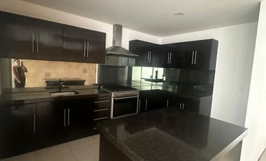 Amplia y bonita casa en renta en coto privado en Bosque Monarca Altozano