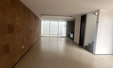 Amplia y bonita casa en renta en coto privado en Bosque Monarca Altozano
