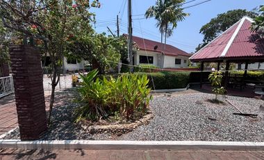 Spacious Beachside House, 4 Bed 3 Bath, for Rent in a Peaceful Residence