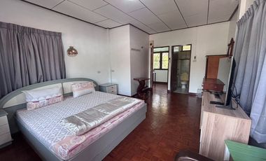 Spacious Beachside House, 4 Bed 3 Bath, for Rent in a Peaceful Residence