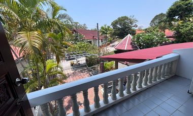 Spacious Beachside House, 4 Bed 3 Bath, for Rent in a Peaceful Residence