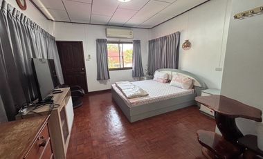 Spacious Beachside House, 4 Bed 3 Bath, for Rent in a Peaceful Residence